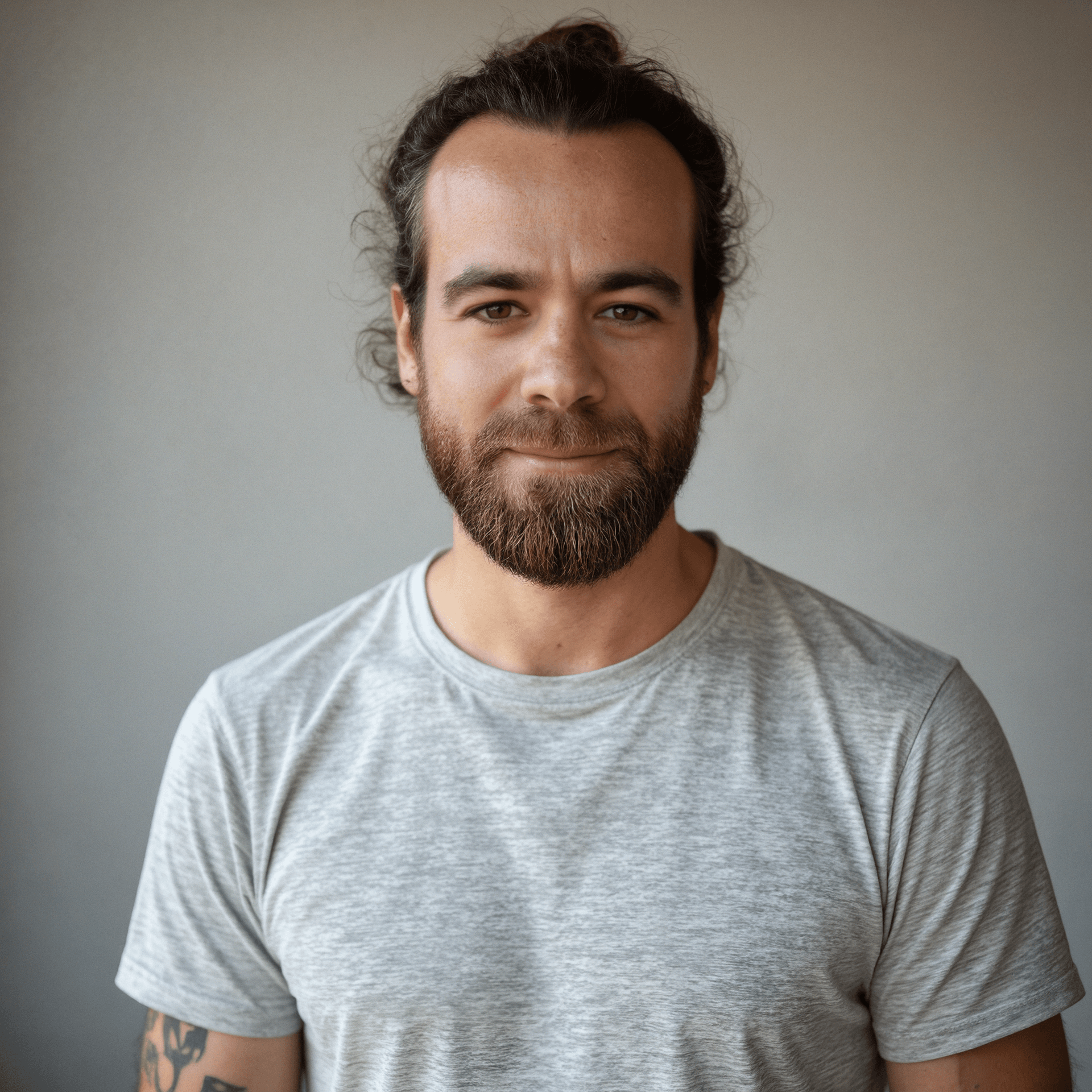 A portrait picture of me wearing a light grey shirt